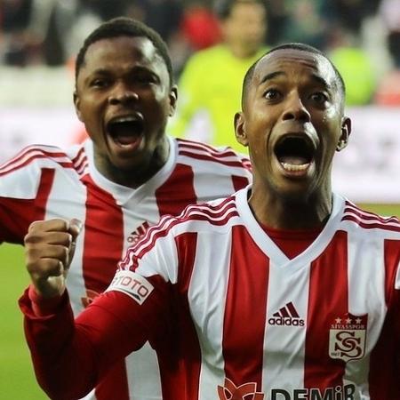 Robinho, ex-Santos, no campeonatio turco - Divulgação/Sivasspor