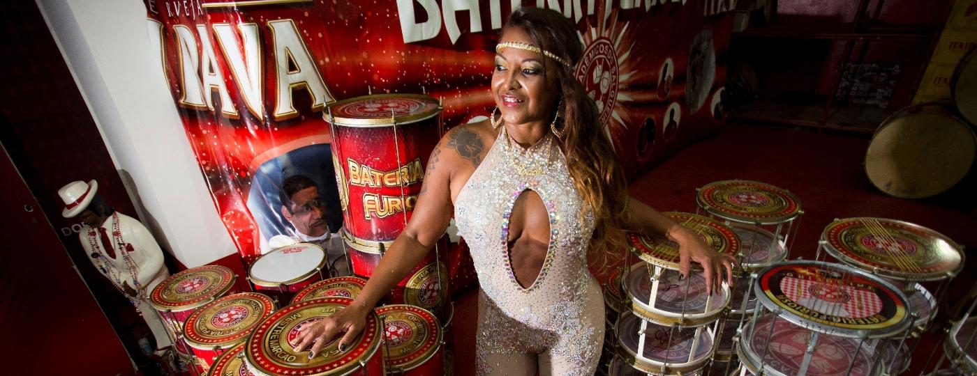 Edclea Neves, que é passista no Carnaval do Rio há 40 anos, diz pensa em se aposentar do samba, mas que falta coragem - Douglas Shineidr/UOL