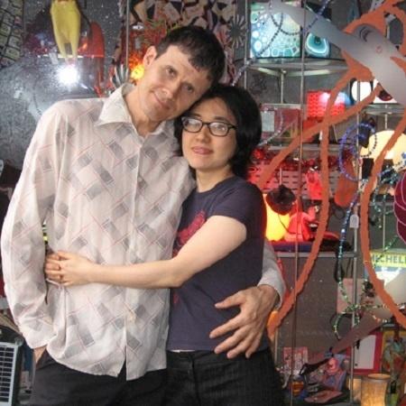 2014 - O designer britânico de luminárias Tom Green e a mulher, Norma Kiuti - Arquivo Pessoal