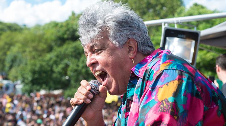 25.jan.2017 - Sidney Magal agita o público de cerca de 40 mil pessoas que participou de bloco pré-Carnaval no aniversário de São Paulo - Débora Klempous/UOL - Débora Klempous/UOL