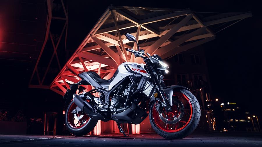 Entre as novidades da Yamaha MT03 2021 estão design atualizado, suspensão invertida na dianteira e painel totalmente digital - Divulgação
