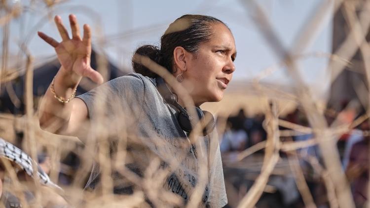Diretora Gina Prince-Bythewood nos bastidores de filmagem de The Old Guard - Netflix/Divulgação - Netflix/Divulgação