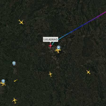 Avião de frigorífico aparece identificado com mensagem "Luladrao" em site de rastreamento de voos - Reprodução/Flightradar24