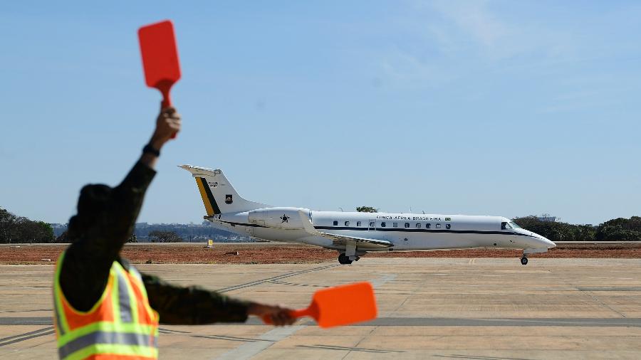 Aeronave VC-99B da FAB chega ao aeroporto de Brasília com o coração de D. Pedro 1º - Pedro França/Agência Senado