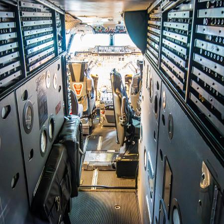 Cabine de comando do Concorde no Museum of Flight, em Seattle (EUA): Cabine de comando era pequena