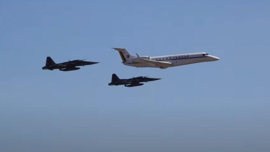 Avião com coração de D. Pedro 1º chega a Brasília escoltado por caças F-5 - Reprodução/YouTube/FAB
