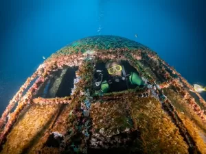 A história do Boeing 747 afundado de propósito no mar; veja como ficou