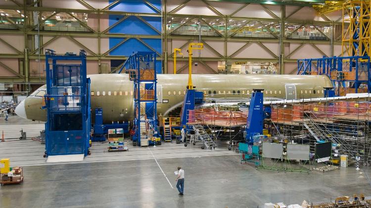 Boeing 787 em montagem na fábrica da Boeing nos EUA