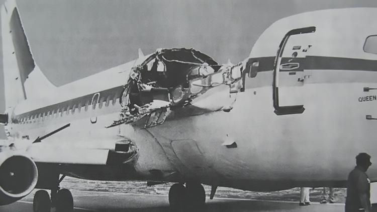 Avião da Aloha Airlines que fazia o voo 243 após o pouso em Maui, no Havaí