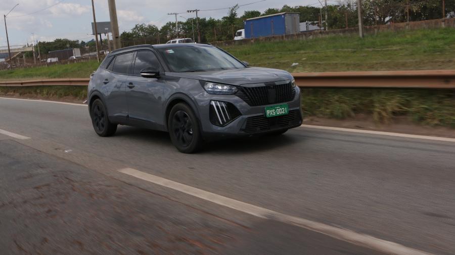 Novo Peugeot 2008 GT surge rodando sem nenhuma camuflagem