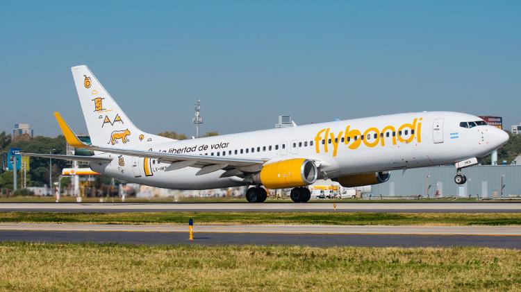 Avião da Flybondi usado nas rotas entre Brasil e Argentina Avião da Flybondi usado nas rotas entre Brasil e Argentina