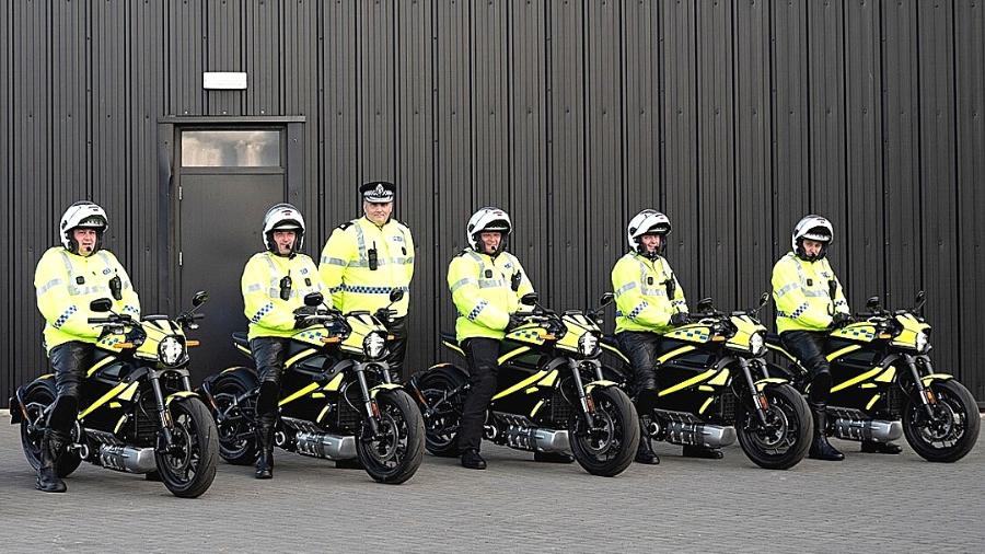 Polícia da Escócia trocou suas Yamaha FJR 1300 e BMW R 1250RT a gasolina pela elétrica LiveWire - Reprodução/Facebook