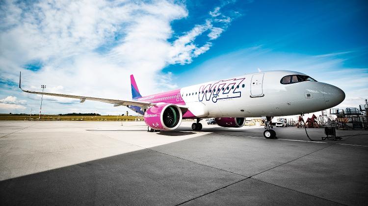 Avião da Wizz Air: empresa tem sede na Hungria é adota o modelo ultra low cost