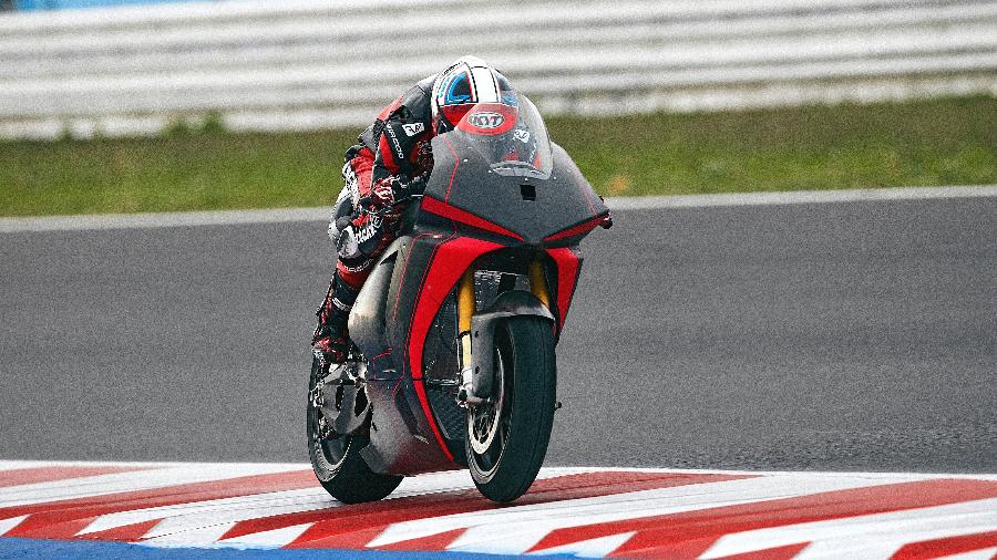 Batizado com o codinome V21L, primeira moto elétrica da Ducati completou sua primeira bateria de testes na pista de Misano, na Itália  - Divulgação
