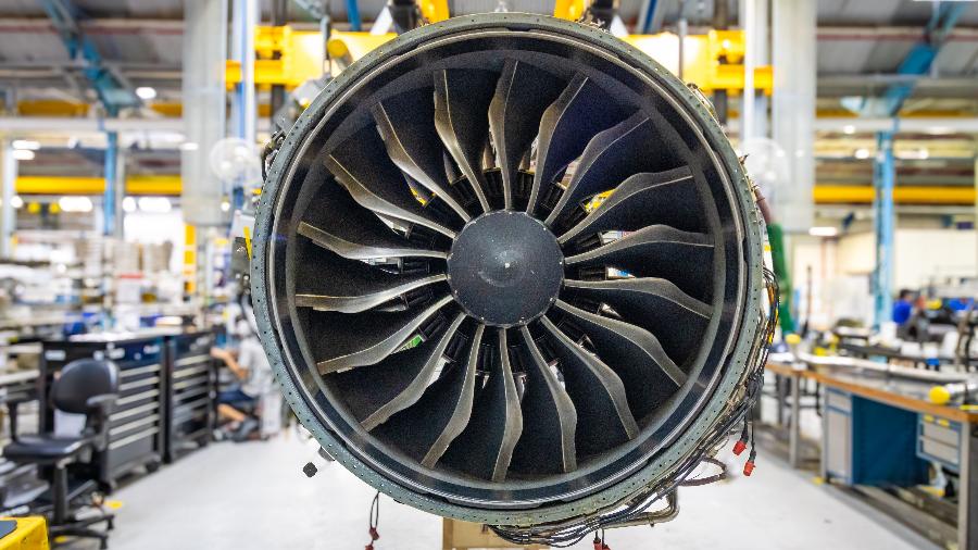Motor de avião em processo de manutenção na GE Celma, no RJ: Empresa se tornou a maior do segmento no hemisfério sul