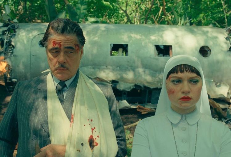 Benicio Del toro e Mia Threapleton em 'O Esquema Fenício' Benicio Del toro e Mia Threapleton em 'O Esquema Fenício'