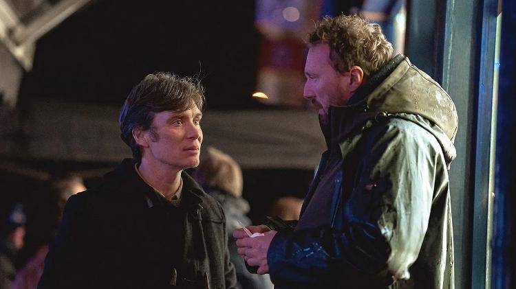 Cillian Murphy com o diretor Tim Mielants nas filmagens de 'Pequenas Coisas Como Estas' Cillian Murphy com o diretor Tim Mielants nas filmagens de 'Pequenas Coisas Como Estas'