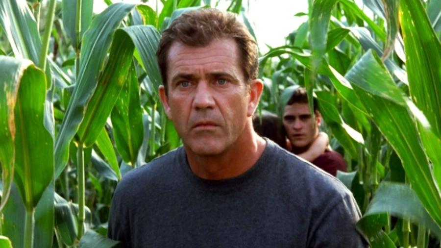 Mel Gibson em "Sinais", de M. Night Shyamalan - Buena Vista