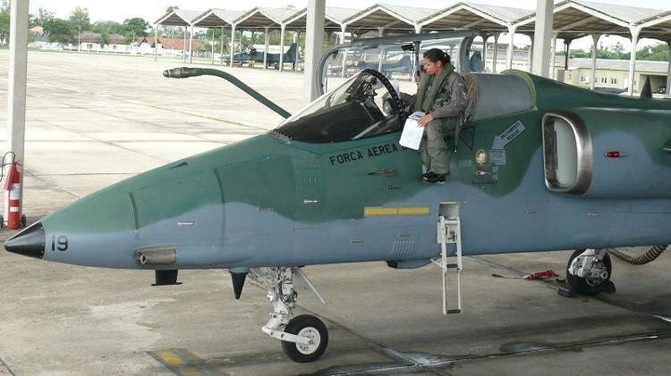 Major Carla Alexandre Borges no AMX A-1, na Base Aérea de Santa Cruz