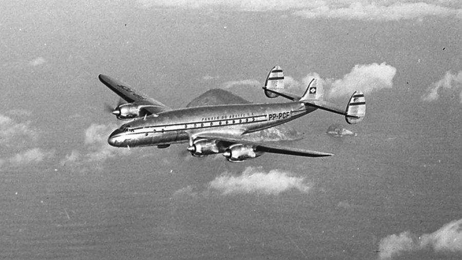 Avião da Panair durante voo no ano de 1946: Empresa foi fechada em 1965 após golpe de militares