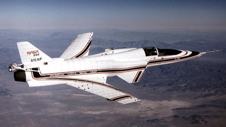 Avião X-29, uma aeronave demonstradora de novas tecnologias que tinha um voo muito instável
