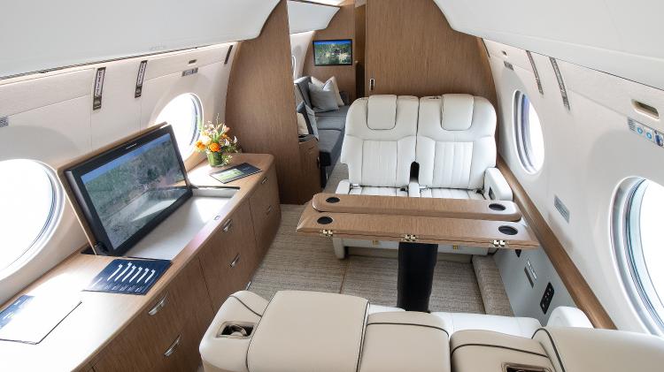 Interior do jato executivo Gulfstream G600, capaz de voar 12.223 quilômetros sem precisar parar para reabastecer Interior do jato executivo Gulfstream G600, capaz de voar 12.223 quilômetros sem precisar parar para reabastecer