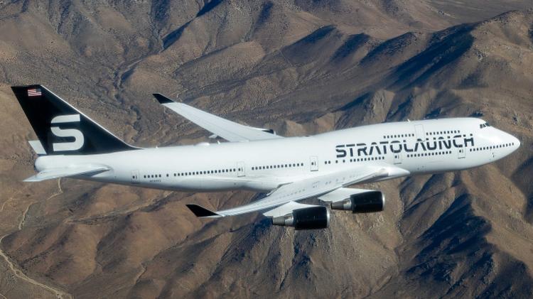 Stratolaunch Spirit of Mojave, um 747 adaptado para ser plataforma de lançamento de foguetes