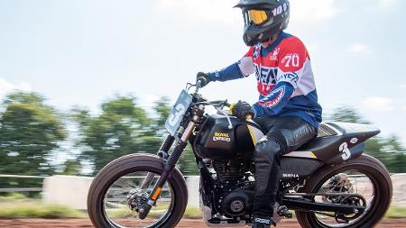 Evento tem corrida de mini moto e de Harley na terra com