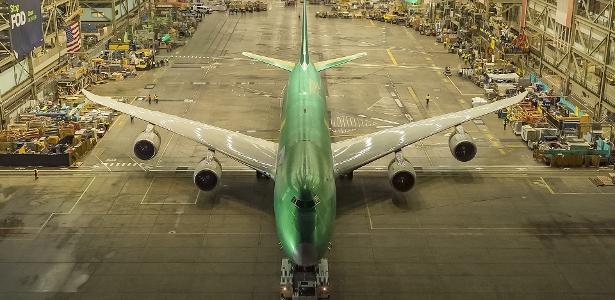 Último 747 a ser produzido deixa a fábrica da Boeing em Everett, no estado de Washington (EUA)