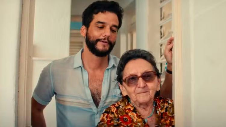 Wagner Moura e a incomparável Tânia Maria em 'O Agente Secreto' Wagner Moura e a incomparável Tânia Maria em 'O Agente Secreto'