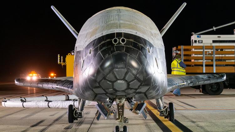 Avião espacial X-37B pousou em 7 de março de 2025 nos EUA após passar 434 dias em órbita