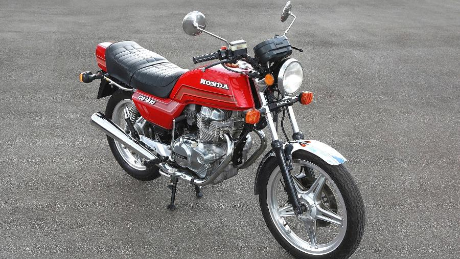 Honda CB 400 tinha motor de dois cilindros, 395 cm³ e 40 cv de potência e era o sonho de consumo possível dos motociclistas no início dos anos 1980 - Divulgação
