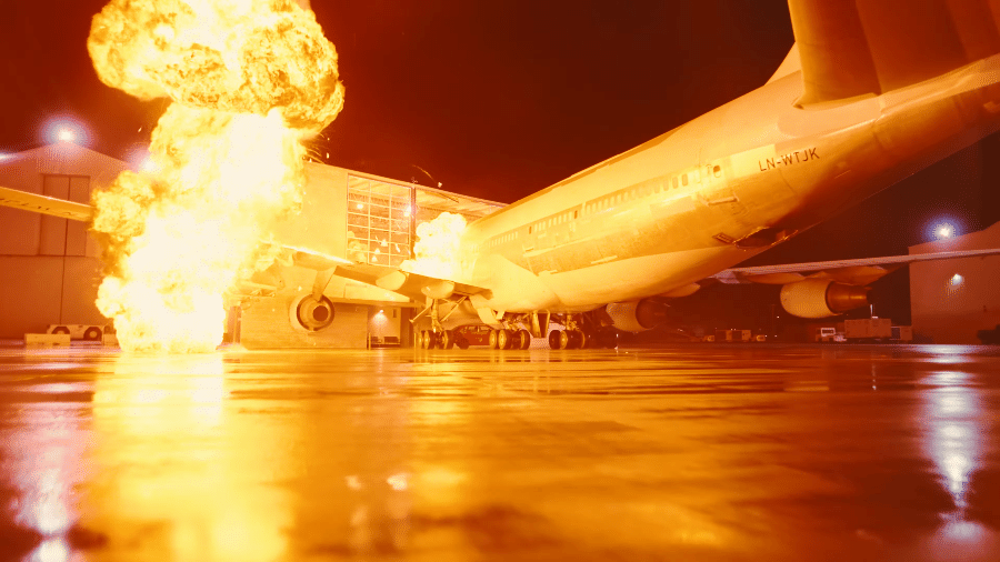 Avião Boeing 747 real foi destruído de verdade em cena do filme "Tenet" - Reprodução/Tenet