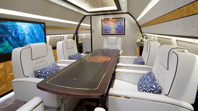 Sala de reuniões do jato executivo BBJ (Boeing Business Jets) dedicado a chefes de estado Sala de reuniões do jato executivo BBJ (Boeing Business Jets) dedicado a chefes de estado