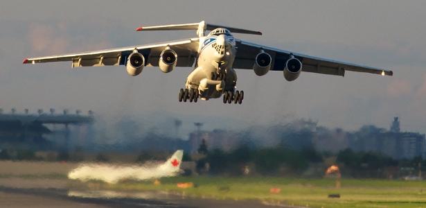 Avião que levou Assad à Rússia pode transportar 60 t e voar 4.000 km