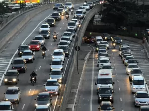 Mudança de hábitos: o que todo motorista deve abandonar por causa das motos