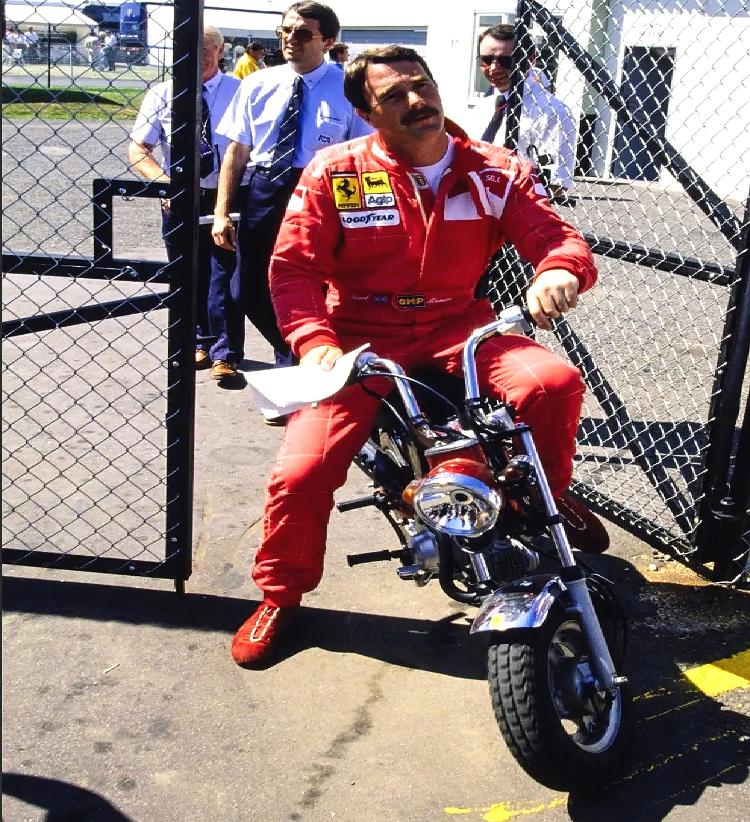 Minimoto da Honda começou a ser foi usada por Mansell a partir da temporada de 1989, quando ele entrou para a Ferrari 