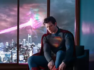 A roupa nova do rei: primeira imagem de 'Superman' divide os fãs