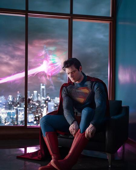 Escolhido por James Gunn para ser o novo Superman, David Corenswet aparece em primeira foto oficial da aventura