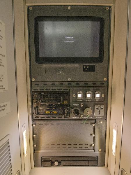 Computador central do sistema de entretenimento de um avião: Módulo é desconectado dos sistemas de controle do avião