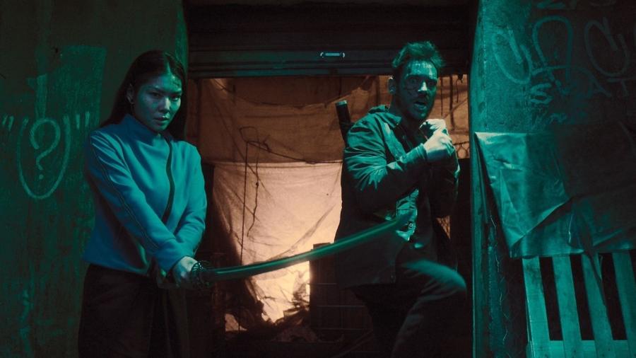 Masumi e Jonathan Rhys Meyers em "A Princesa da Yakuza" - Netflix