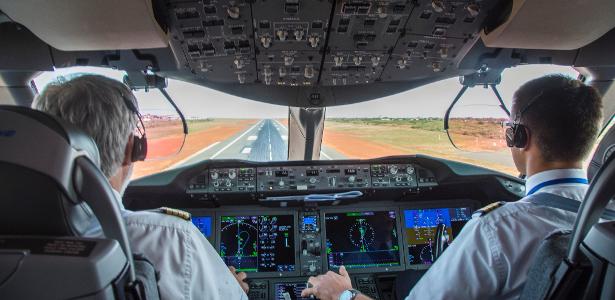 Frases ditas por PILOTOS E COMISSÁRIOS no VOO. O que significa