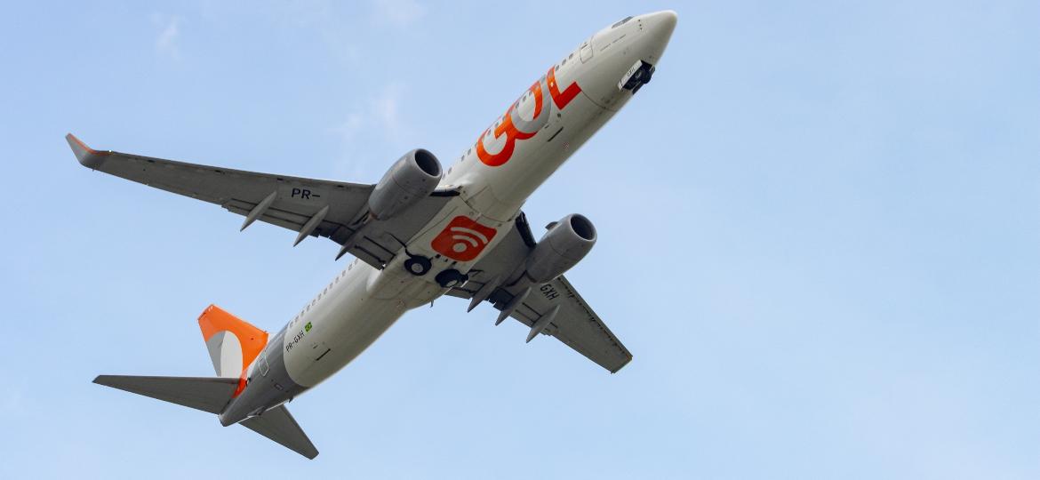 Avião da Gol decola do aeroporto de Guarulhos (SP). Aeronave é do mesmo modelo da que teve problemas com pneu no domingo (9) - Alexandre Saconi