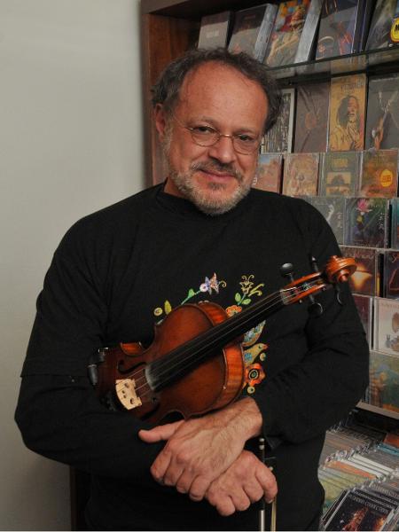 O compositor e multi-instrumentista Marcus Viana: criador da trilha de "Pantanal" - Divulgação