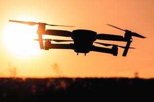 Onda de drones misteriosos nos EUA: eles colocam mesmo os voos em risco? (Foto: StockSnap/Pixabay)