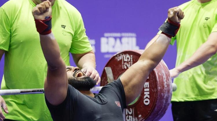 Davi Berto, despachante técnico de voo na Azul e atleta paraolímpico do halterofilismo