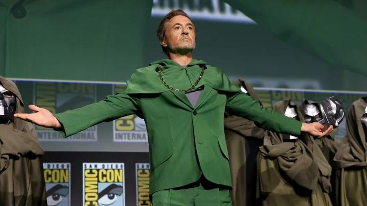 Downey confirmado como Doutor Destino no palco da Comic-Con em San Diego Downey confirmado como Doutor Destino no palco da Comic-Con em San Diego