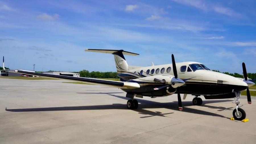 Avião Beechcraft King Air B200GT de matrícula N52GT. Pastor Aluízio A. Silva, próximo a Pablo Marçal (PRTB-SP), comemorou a compra do exemplar