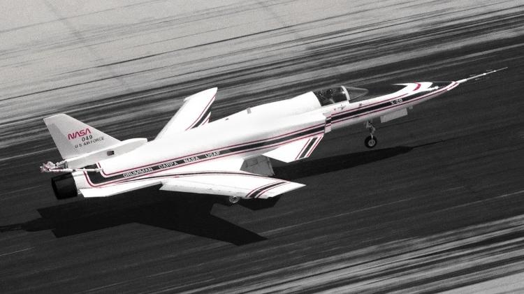 Avião X-29, uma aeronave demonstradora de novas tecnologias que tinha um voo muito instável