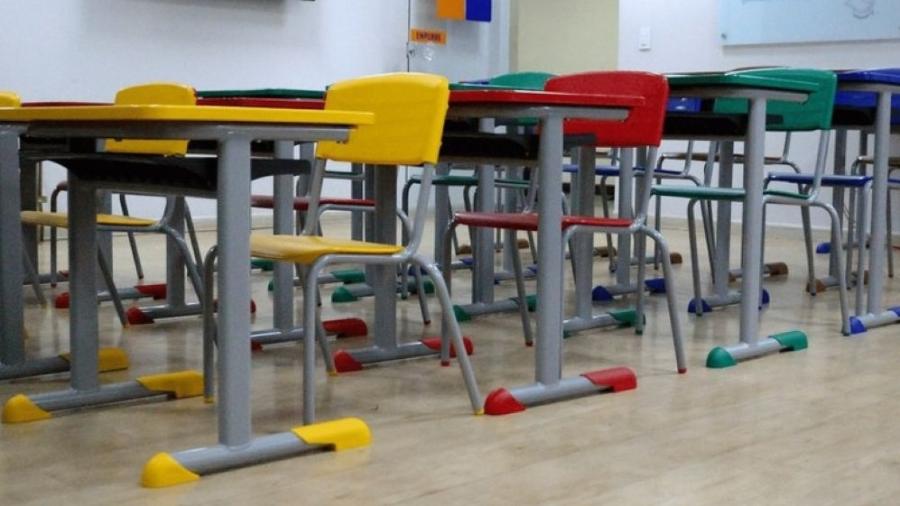 Carteiras escolares no padrão exigido pelo FNDE Carteiras escolares no padrão exigido pelo FNDE
